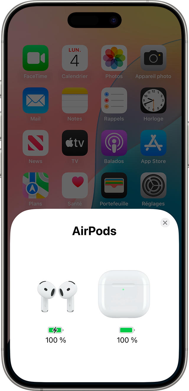 Écran d’accueil d’iPhone montrant les niveaux de charge de la batterie des AirPods et de l’étui de recharge