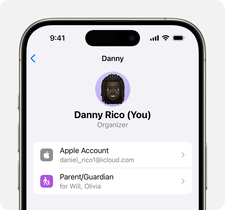 Écran d’iPhone montrant le compte Apple d’un responsable familial.
