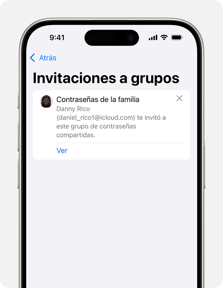 Ve una invitación a un grupo compartido y opta por aceptarla o rechazarla.