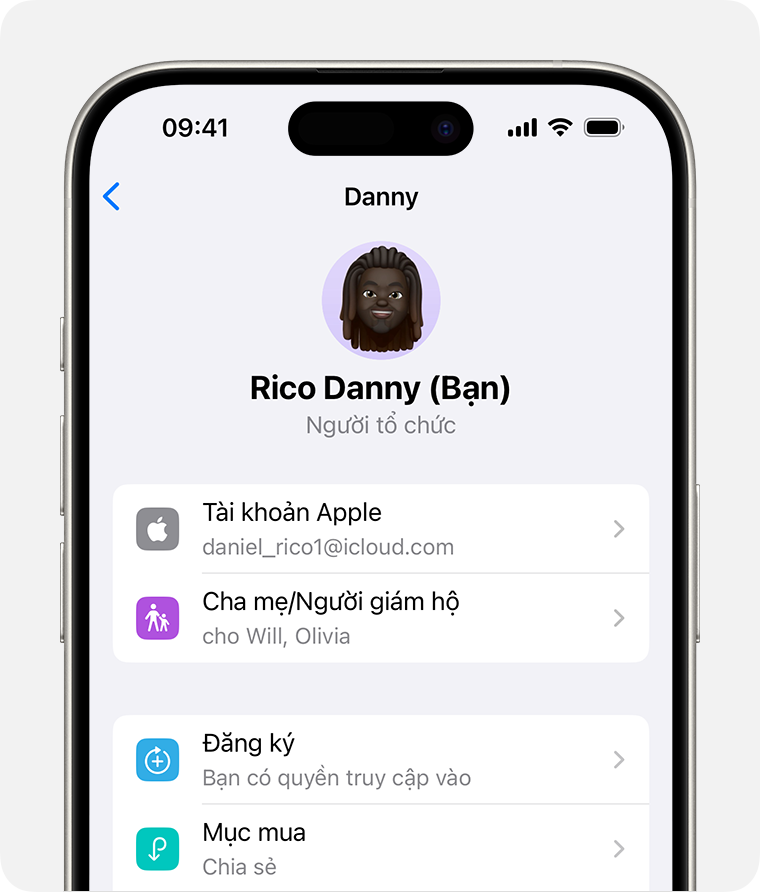 Màn hình iPhone hiển thị Tài khoản Apple cho người tổ chức gia đình.