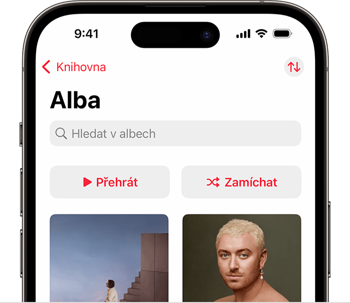 iPhone zobrazující tlačítko Zamíchat v horní části možnosti Alba na kartě Knihovna v aplikaci Apple Music