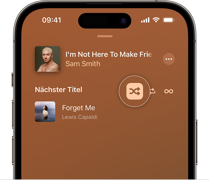 iPhone, auf dem in der Apple Music-App neben der Taste „Nächster Titel“ oben die Zufallswiedergabe-Taste angezeigt wird