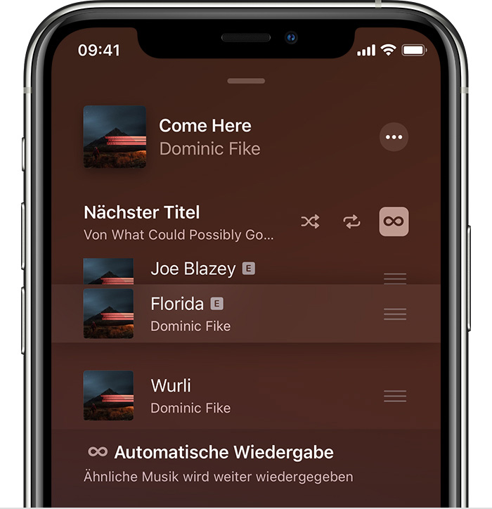 Das iPhone zeigt Musik an, die auf dem Bildschirm „Nächster Titel“ neu angeordnet wird.