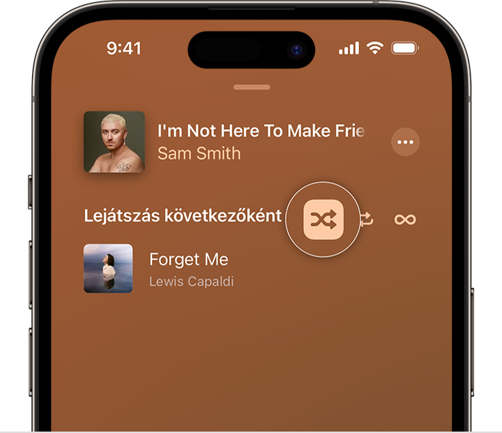 Egy iPhone képernyője, amelyen az Apple Music alkalmazás van megnyitva, a Keverés gomb pedig az Lejátszás következőként mellett található