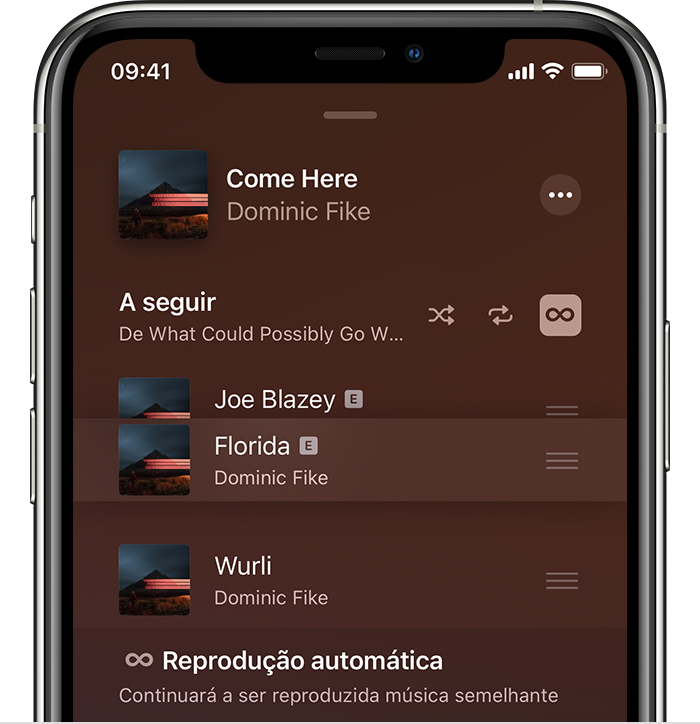Um iPhone a mostrar músicas a serem reordenadas no ecrã A seguir