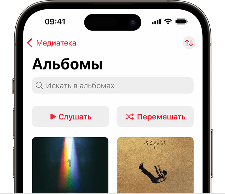 На iPhone показана кнопка «Перемешать» в верхней части альбома на вкладке «Медиатека» в приложении Apple Music