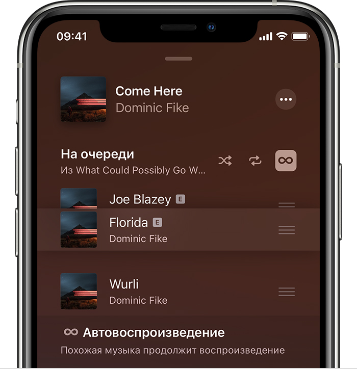 Экран iPhone со списком композиций на экране «Далее»