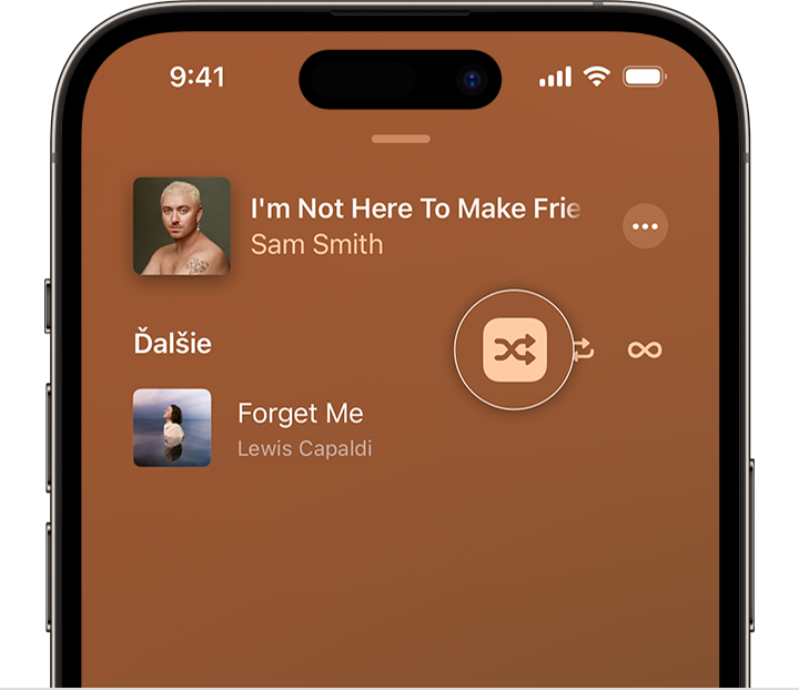 iPhone so zobrazeným tlačidlom Zamiešať v hornej časti sekcie Ďalšie v apke Apple Music