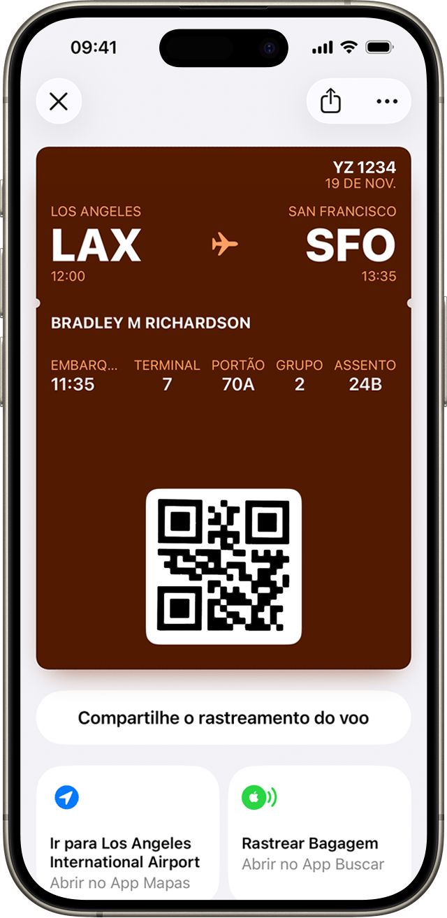 A opção “Compartilhe o rastreamento do voo” aparece abaixo de um cartão de embarque no app Carteira da Apple.