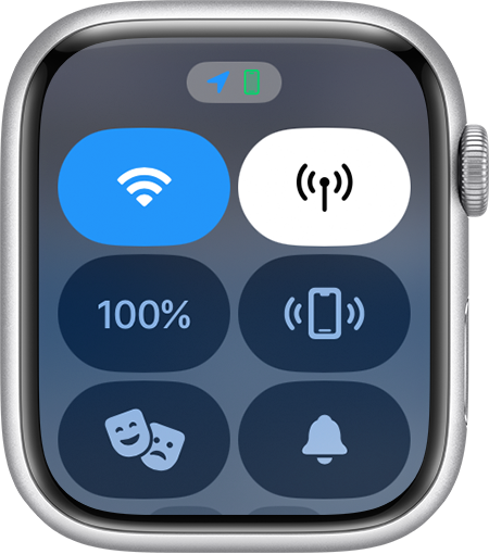 Apple Watch تعرض أيقونة موقع على شكل سهم أزرق أعلى شاشتها