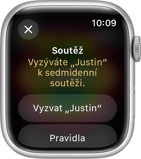 Obrazovka Apple Watch ukazuje, jak poslat pozvánku k zahájení soutěže