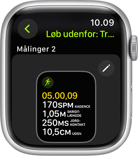 Et Apple Watch, der viser målinger af løbeform under en løbesession.
