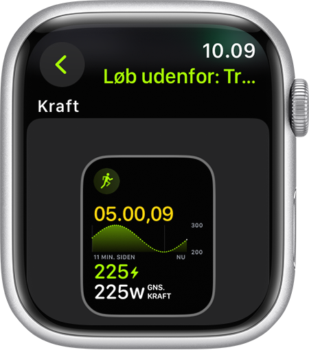 Et Apple Watch, der viser træningsmålingen Løbeeffekt under en løbetur.