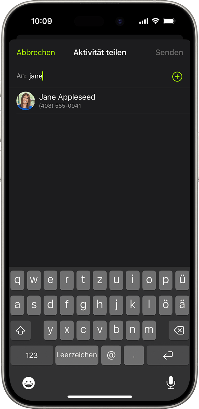 iPhone-Bildschirm, auf dem gezeigt wird, wie ein Freund durch Eingabe seiner Kontaktdaten hinzugefügt wird