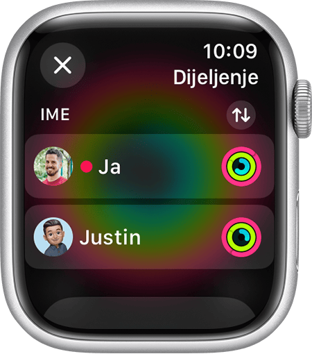 Na zaslonu Apple Watch uređaja prikazani su prijatelji koji dijele svoju aktivnost