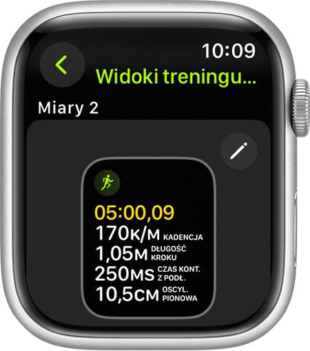 Apple Watch, który podczas biegu pokazuje wskaźniki dotyczące kondycji biegowej.
