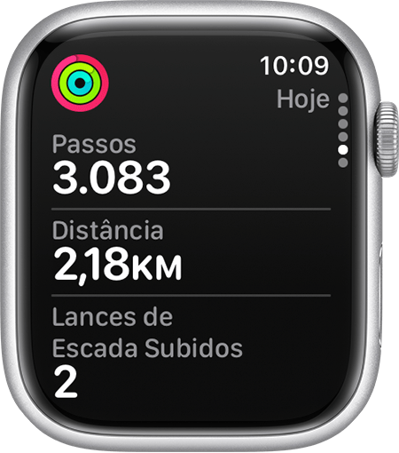 Os Passos, Distância e Lances de Escada atuais no app Atividade no Apple Watch.