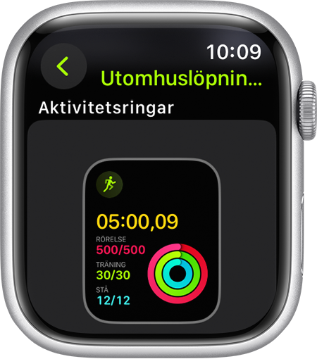 En Apple Watch som visar framsteg i aktivitetsringarna under en löprunda.