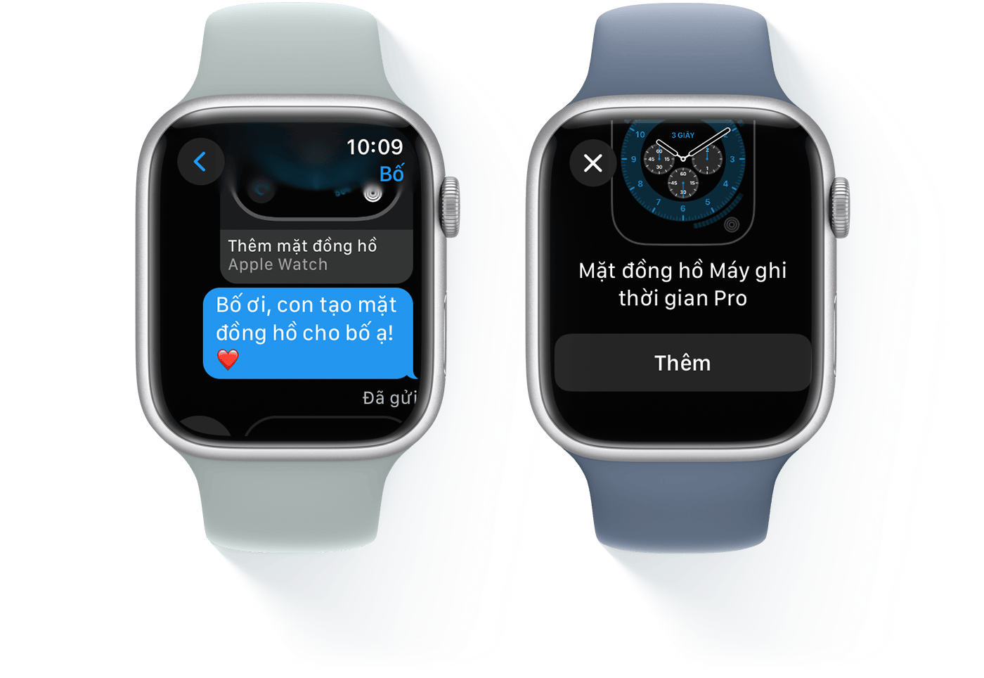 Hai chiếc Apple Watch, một chiếc hiển thị cuộc trò chuyện bằng tin nhắn văn bản, chiếc còn lại hiển thị Mặt đồng hồ Máy ghi thời gian Pro