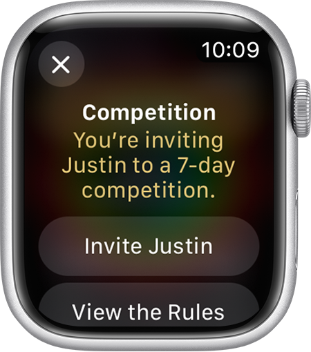 Obrazovka hodiniek Apple Watch zobrazujúca, ako poslať pozvánku a vyzvať niekoho na súťaž