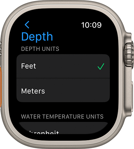 搭載 watchOS 9 的 Apple Watch Ultra，已選取「設定」>「水深」>「英尺」