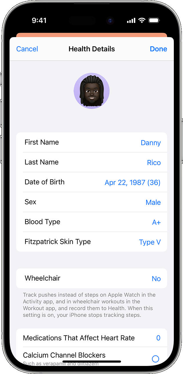 Экран «Сведения о здоровье» на iPhone, на котором отображается информация в профиле здоровья, такая как дата рождения и группа крови.
