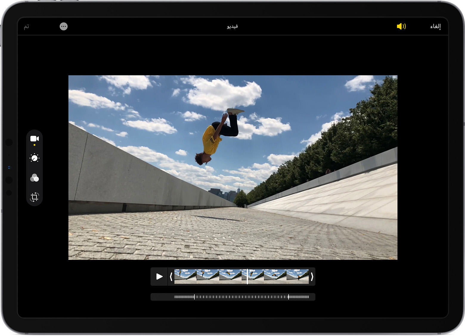 جهاز iPad يعرض إعدادات الحركة البطيئة للفيديو قيد التعديل