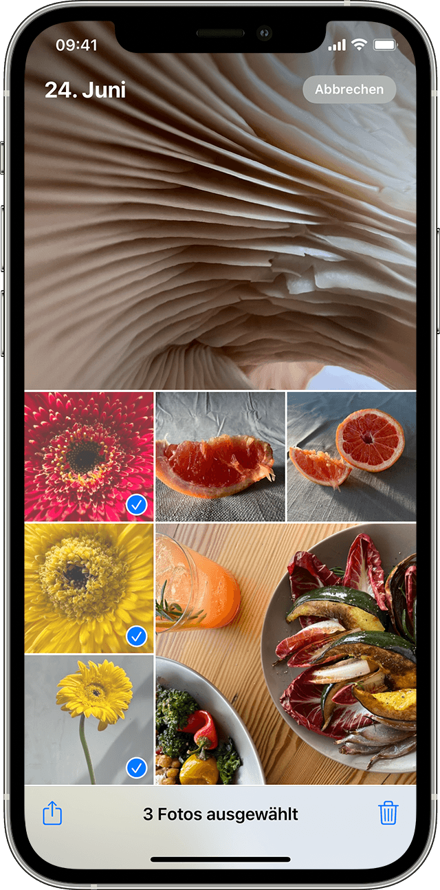 iPhone mit mehreren in der Fotos-App ausgewählten Fotos