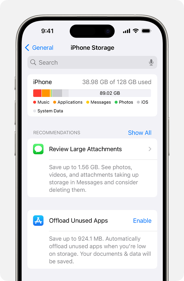 Una pantalla de iPhone en la que se muestran recomendaciones para liberar espacio en el dispositivo