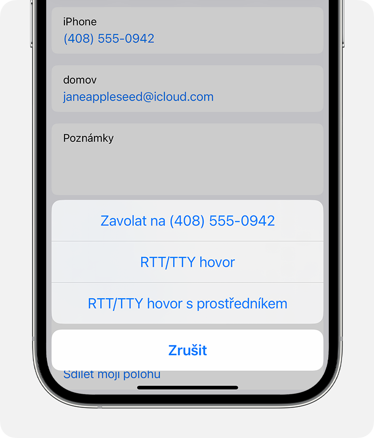 Obrazovka iPhonu zobrazující nabídku pro výběr hovoru RTT/TTY nebo zprostředkovaného hovoru RTT/TTY