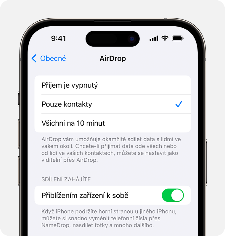 iPhone zobrazující nastavení AirDropu s vybranou možností Pouze pro kontakty.