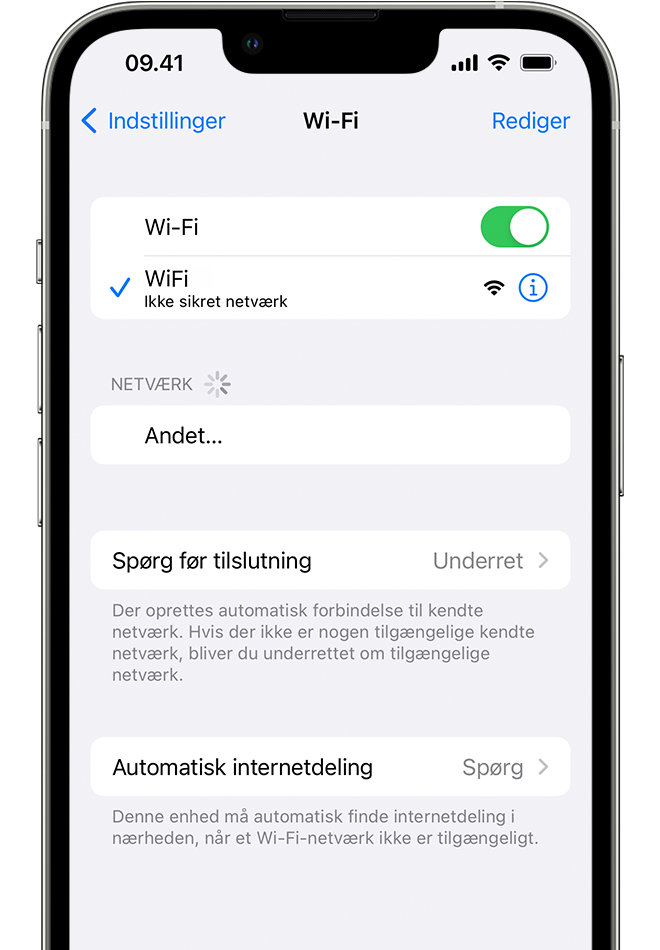 En iPhone, der viser Wi-Fi-skærmen. Der vises et blåt flueben ud for navnet på Wi-Fi-netværket.