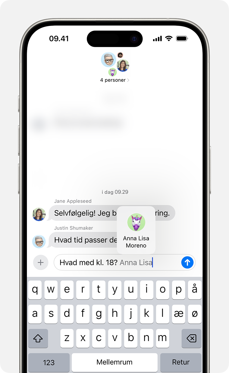 iPhone, der viser, hvordan du sender en omtale i en tekstbesked. Skriv @ efterfulgt af personens navn.