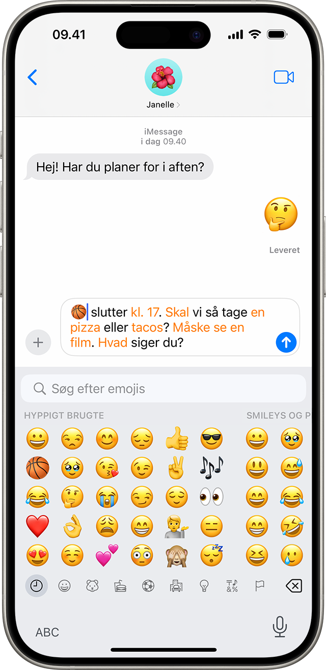 En iPhone-skærm, der viser en samtale i Beskeder med åbent emoji-tastatur.