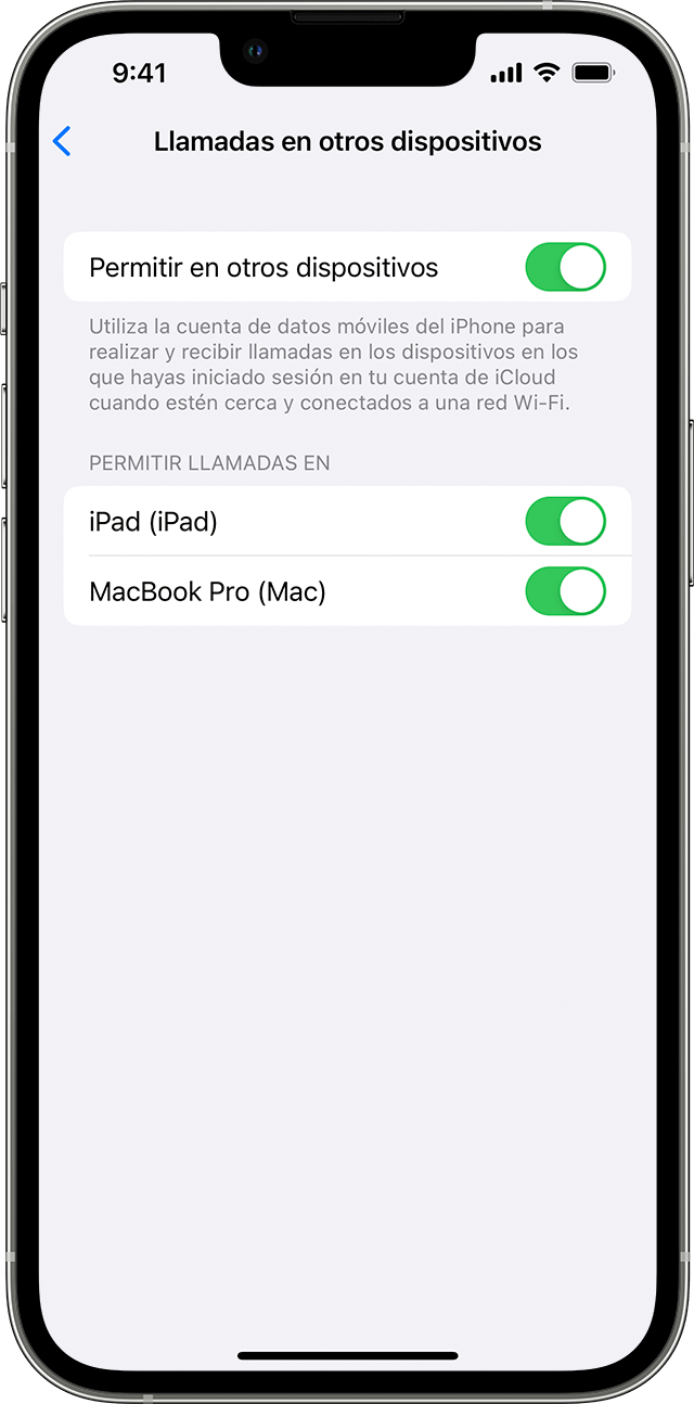 Un iPhone que muestra la pantalla Llamadas en otros dispositivos. La opción Permitir llamadas en otros dispositivos está activada y se permiten las llamadas en el iPad y el MacBook Pro de John.