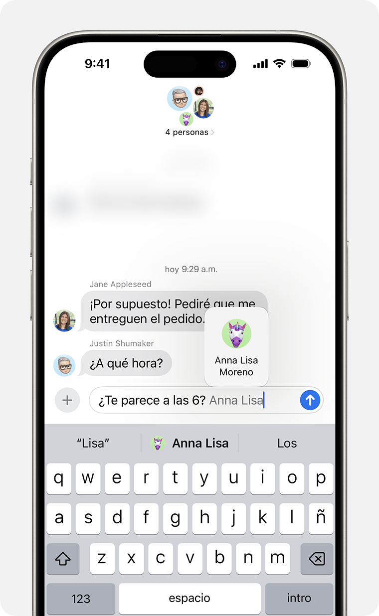 iPhone en el que se muestra cómo enviar una mención en un mensaje de texto. Escribe @ seguido del nombre.