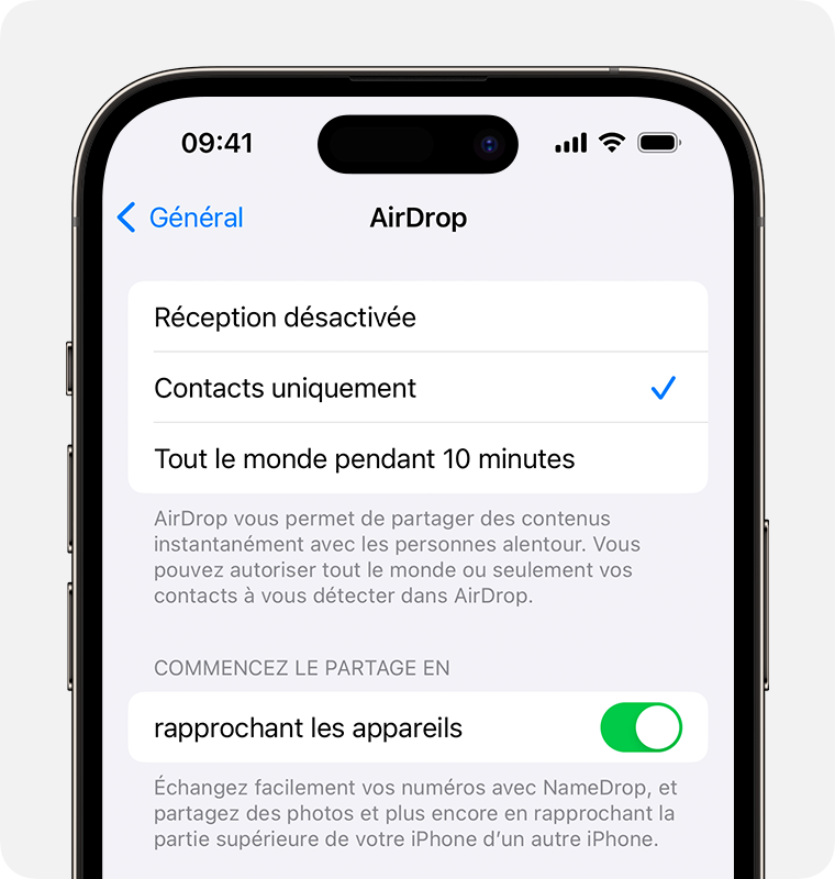 Un iPhone affichant les réglages AirDrop avec l’option Contacts uniquement sélectionnée.