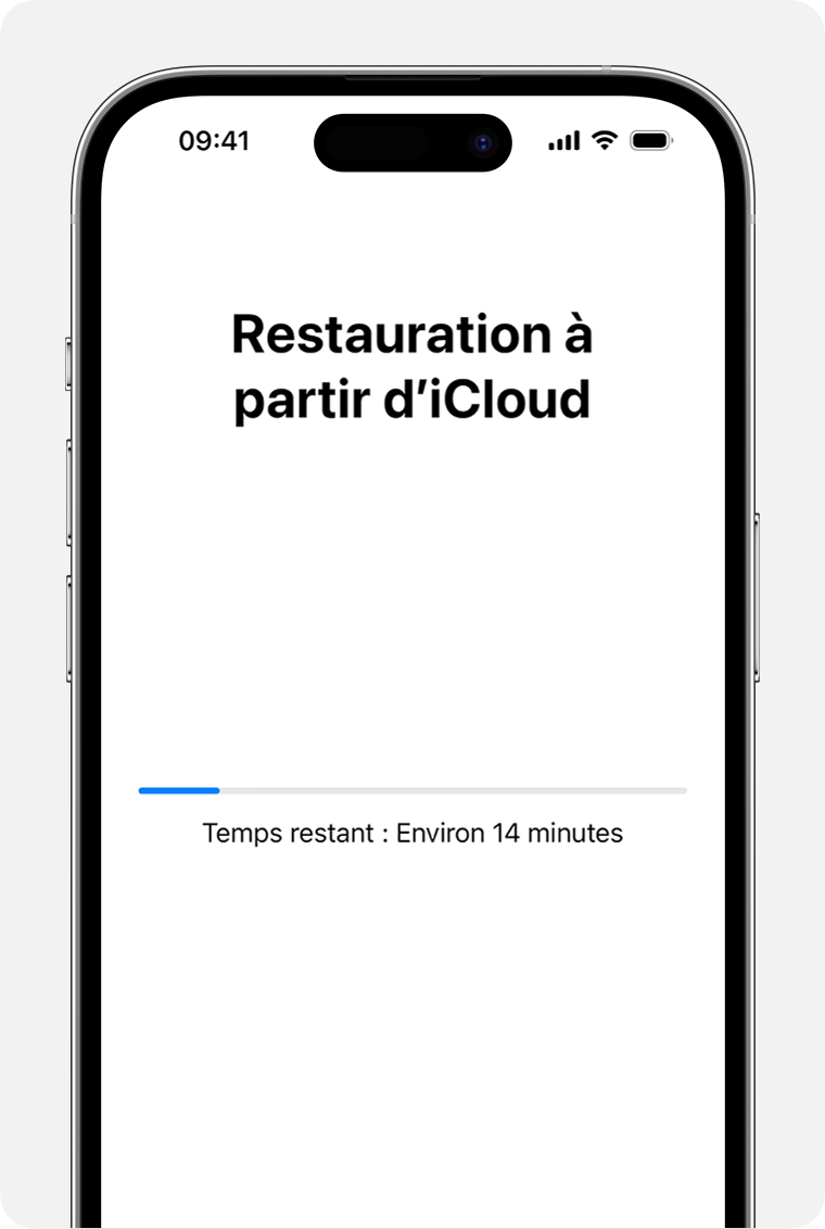 Un iPhone affichant l’état de la restauration de votre appareil à partir d’une sauvegarde iCloud