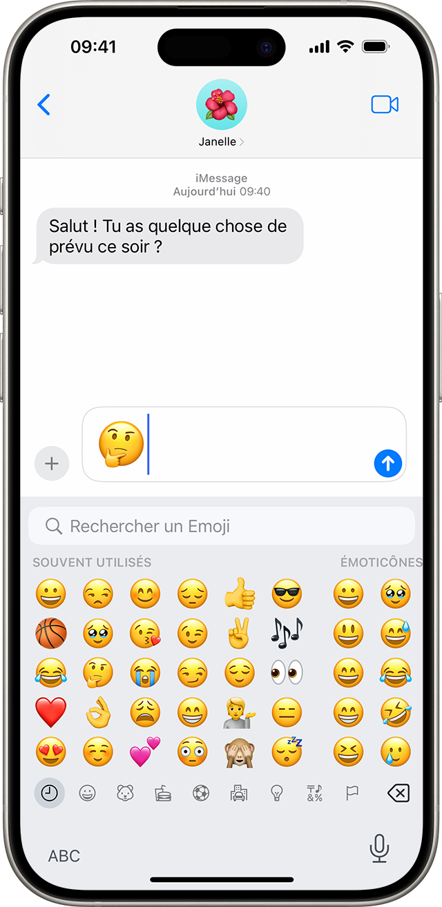 Écran d’iPhone affichant une conversation Messages avec un émoticône représentant un visage pensif dans le champ de texte.
