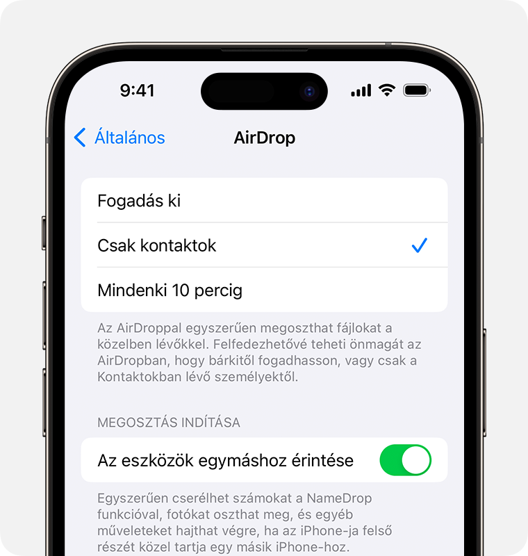 Egy iPhone, amelyen az AirDrop beállításai láthatók, és a Csak kontaktok lehetőség van kiválasztva.