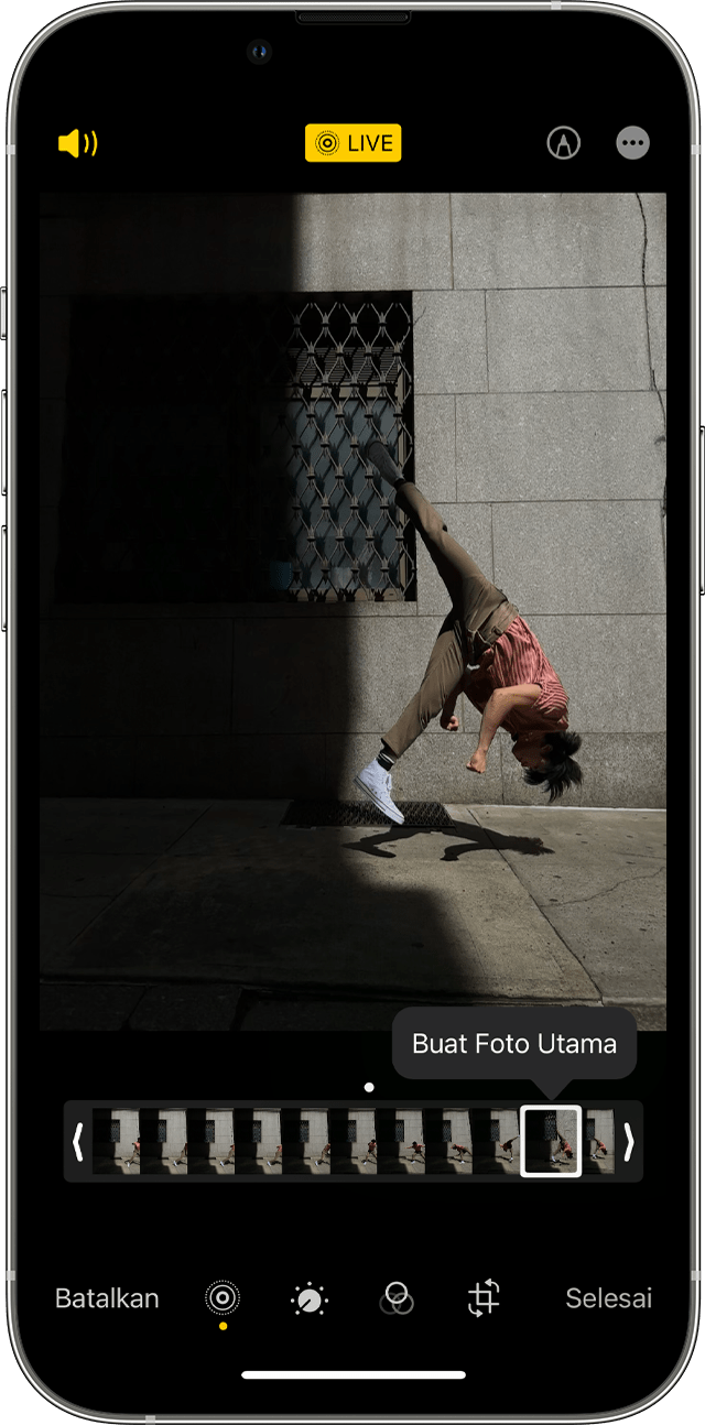 Anda dapat mengubah Foto Utama untuk Live Photos di app Kamera.