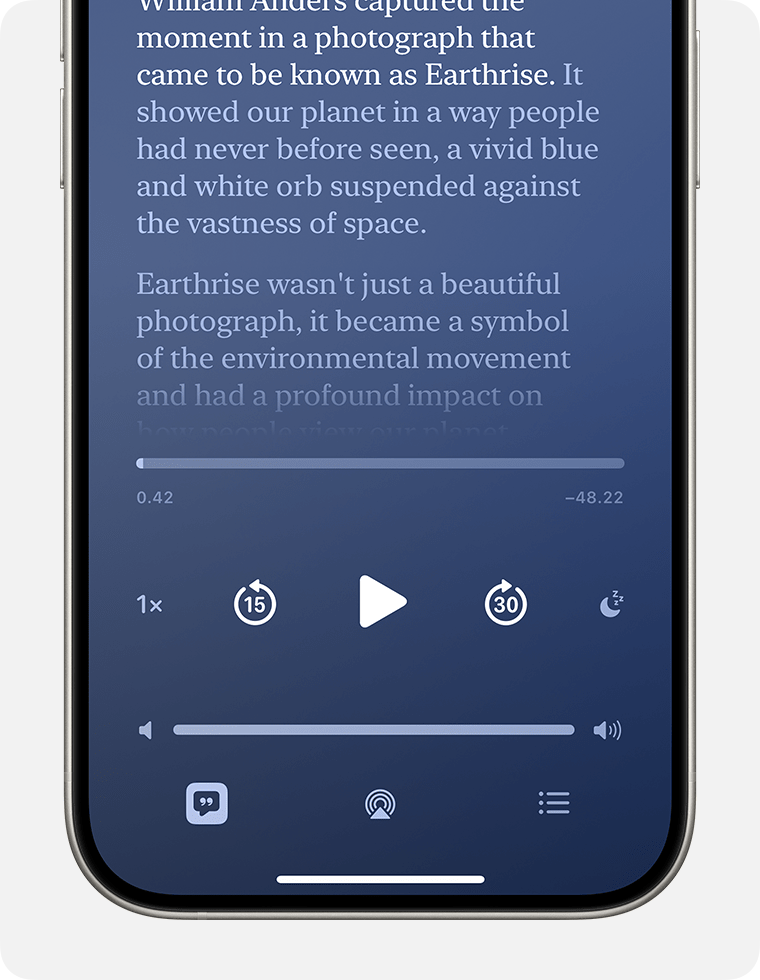 iPhone akan menampilkan transkrip podcast dengan pemutar mini di bawahnya. Di kiri bawah pemutar mini, tombol Transkrip aktif. Ini terlihat seperti gelembung ucapan berwarna gelap dengan tanda petik di dalamnya dan persegi warna putih di sekelilingnya.