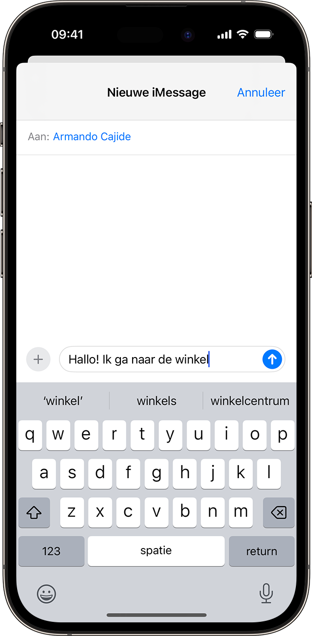 iPhone-scherm waarop voorspellende tekst wordt getoond terwijl je een woord typt in Berichten.