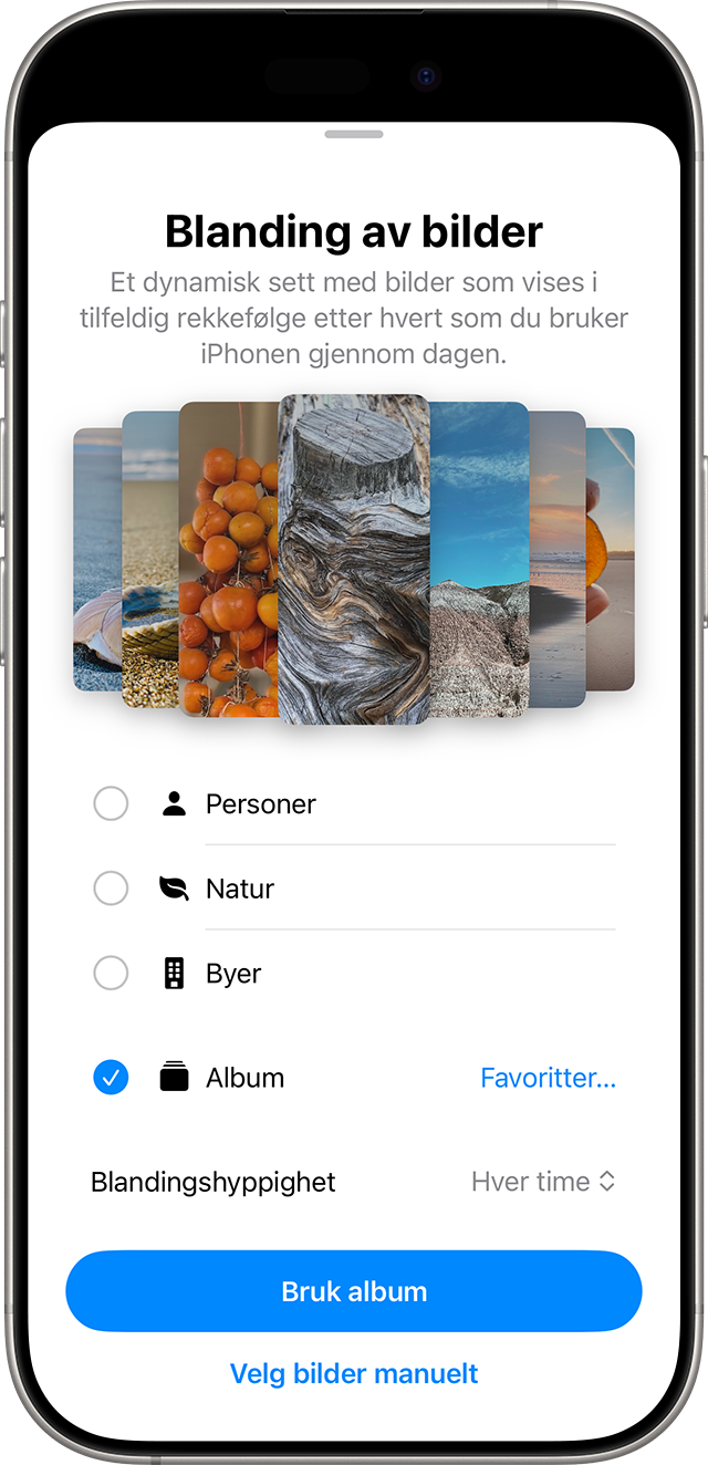 iPhone der skjermen viser innstillingene for Blanding av bilder med en blå hake ved teksten «Album» og «Favoritter» og teksten «Blandingshyppighet» og «Hver time» i delen nedenfor