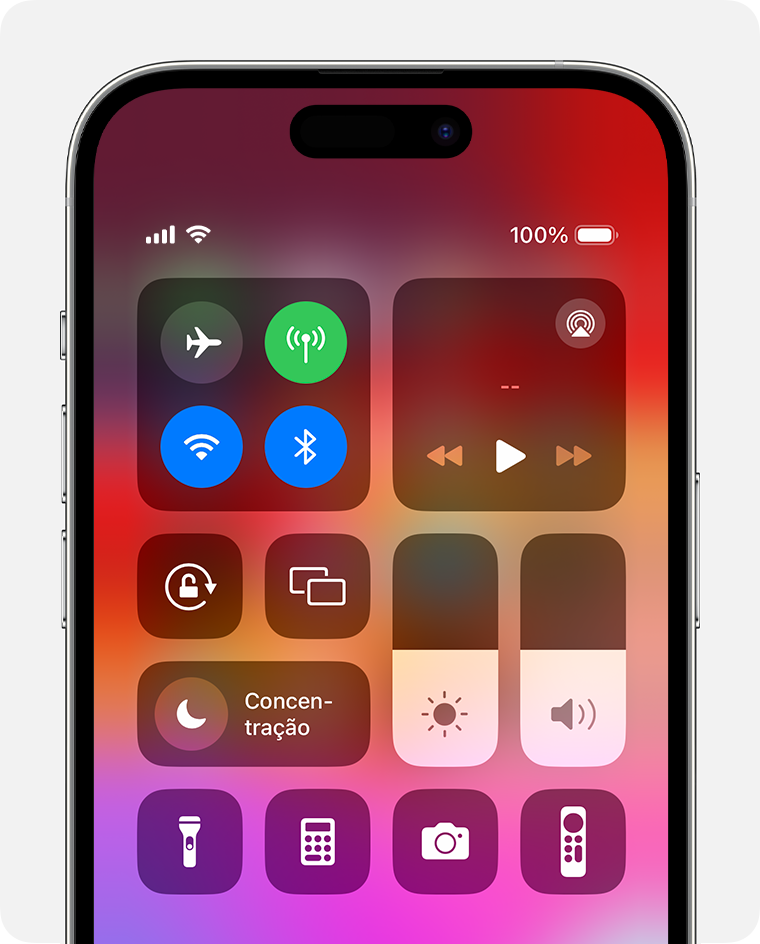 O botão Apple TV Remote aparece na parte inferior da Central de controlo no iPhone