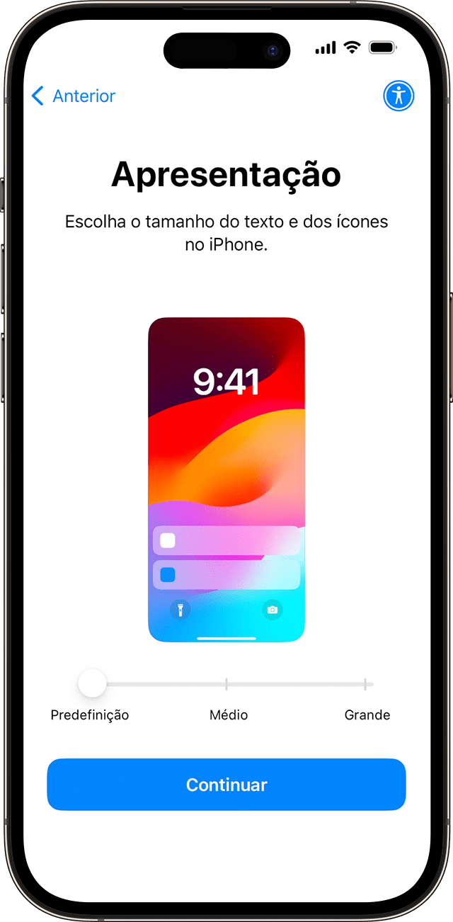 No processo de configuração do iPhone com iOS 17, deslize um ícone para pré-visualizar e, em seguida, selecione o tamanho preferido para o texto e as apps.