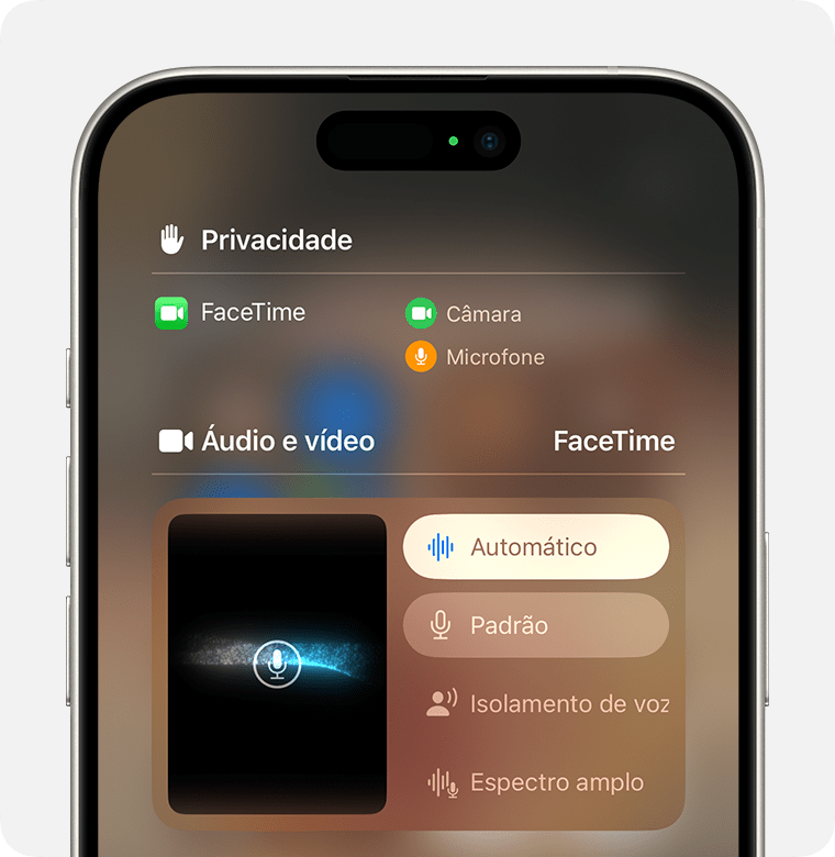 iPhone a mostrar os controlos de áudio do FaceTime na Central de controlo. O modo de microfone Automático está selecionado em Áudio e vídeo.