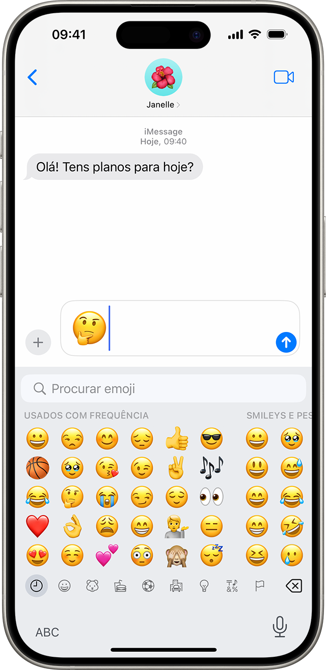 Um ecrã do iPhone a mostrar uma conversa na app Mensagens com um emoji de uma cara pensativa no campo de texto.