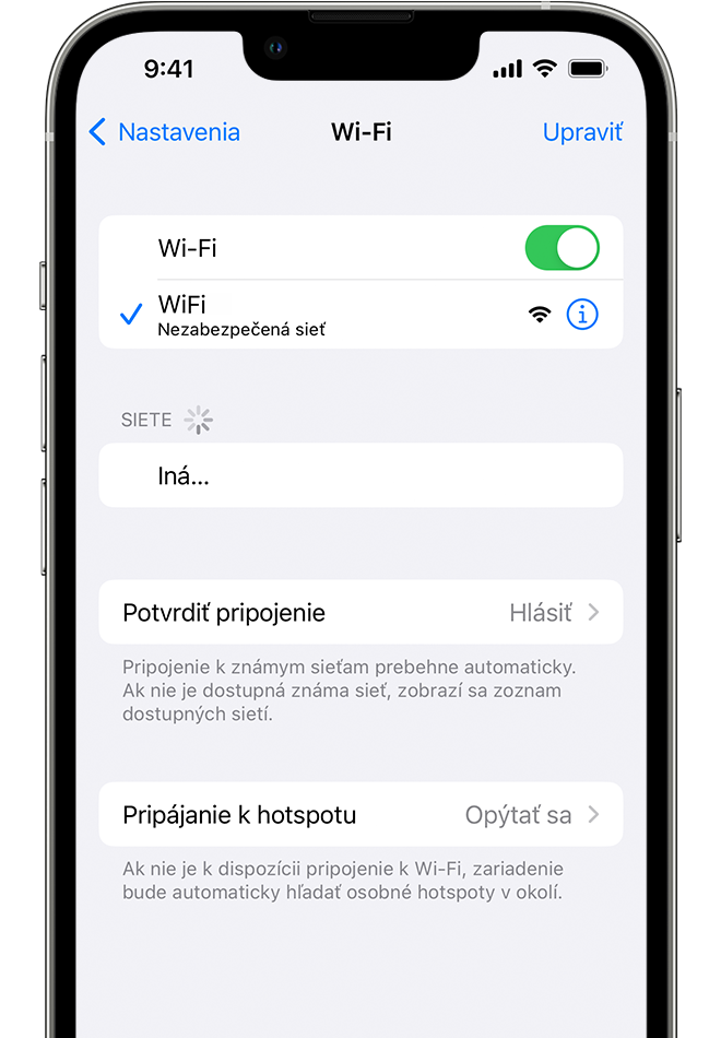 iPhone so zobrazenou obrazovkou Wi-Fi. Vedľa názvu Wi-Fi siete je zobrazená modrá značka zaškrtnutia.