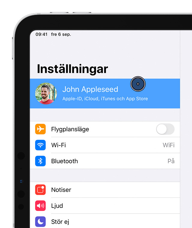 En iPad med skärmen Inställningar och en muspekare som väljer John Appleseeds konto.